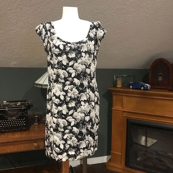 BCBGeneration Floral Midi Dress Black Cream 8 - Picture 1 of 6